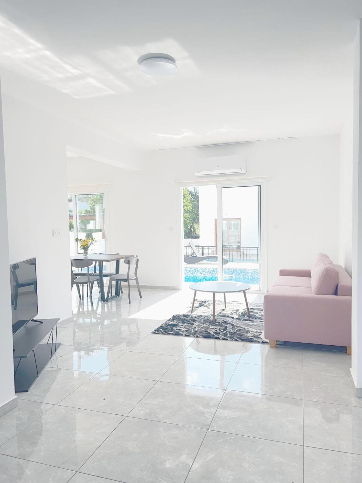 White Mountain Pool Villas Пафос Екстериор снимка